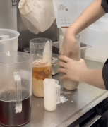 司国内和海外同店发卖额呈现下滑